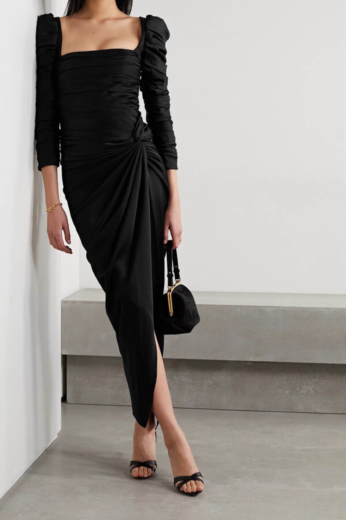 Khaite Shawna Uzun Kollu Drapeli Siyah Elbise