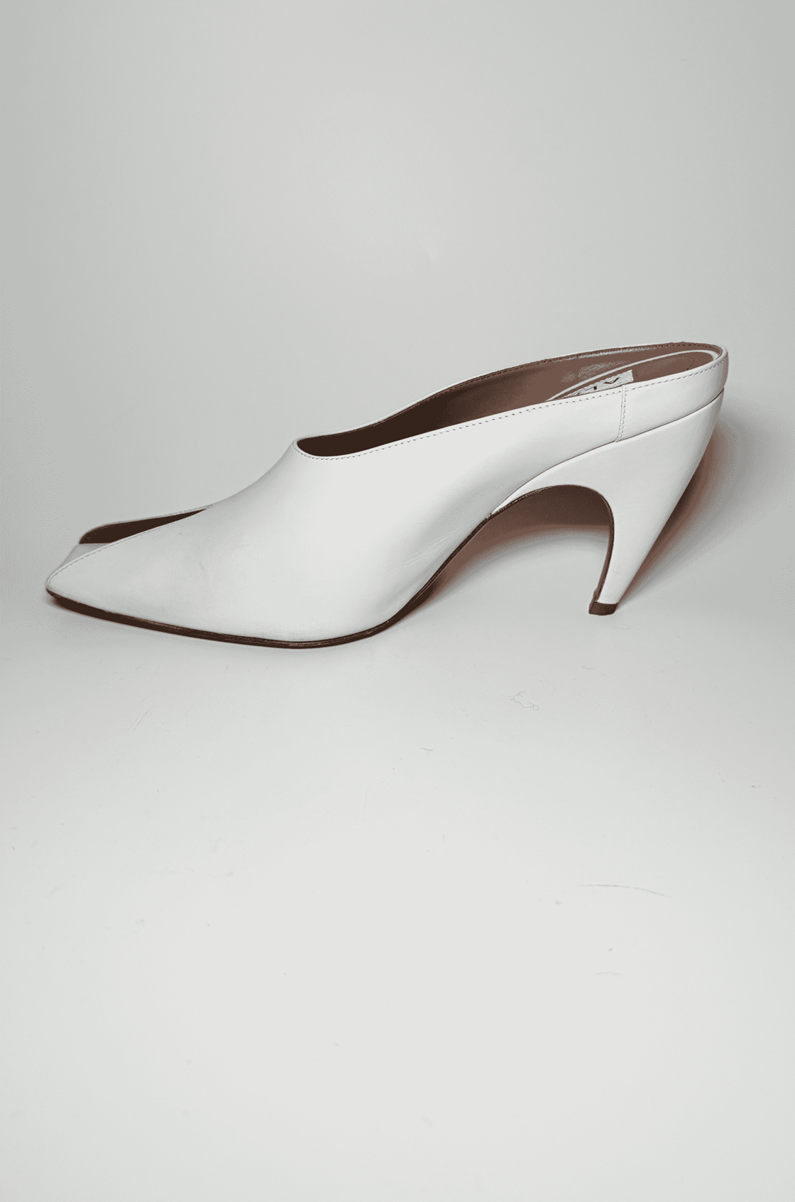 Alaïa Shark Mules Beyaz Deri Önü Açık Topuklu Terlik (39)