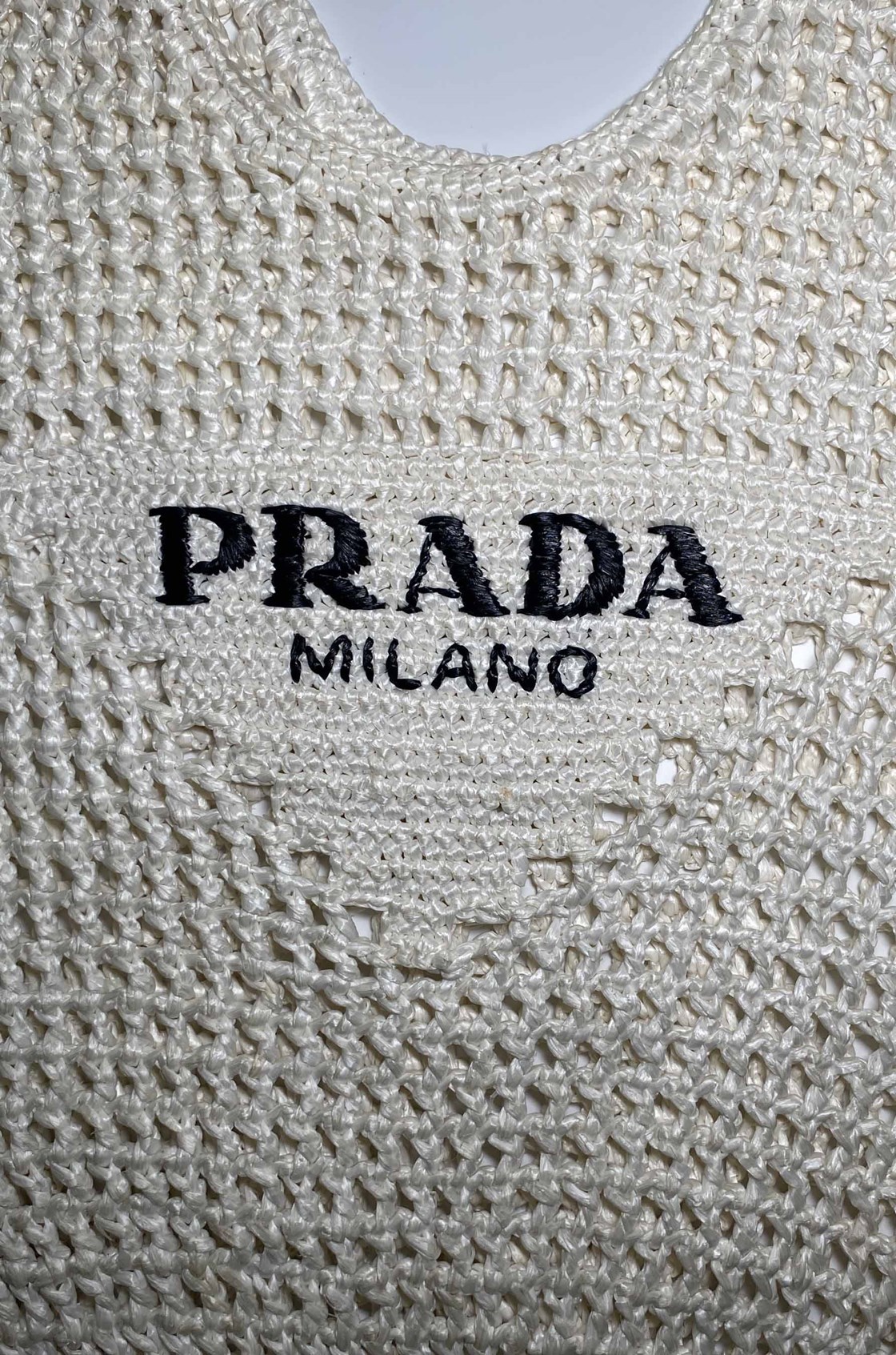 Prada Beyaz Rafya Çanta