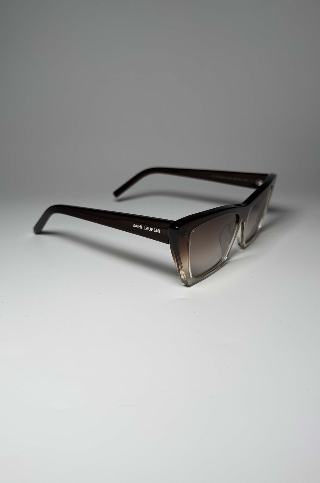 Yves Saint Laurent Degrade Renkli Çerçeveli Güneş Gözlüğü