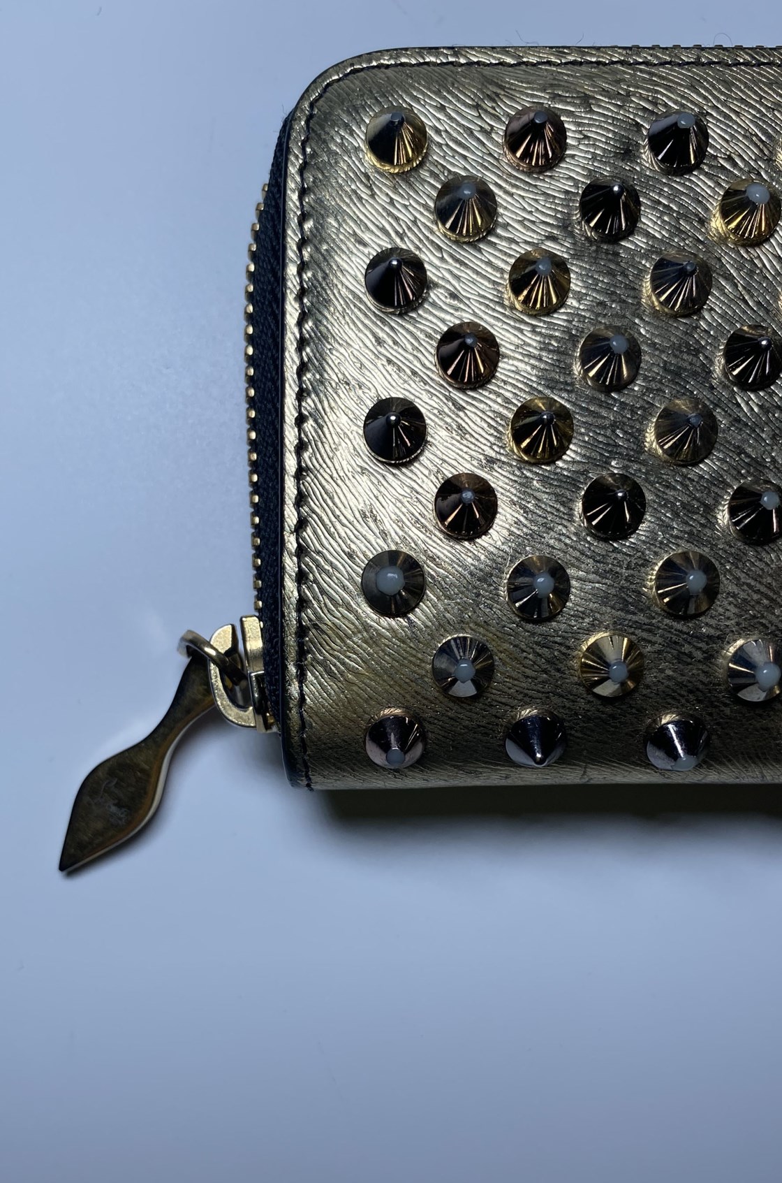 Christian Louboutin Rare Zımba Detaylı Gold Mini Cüzdan