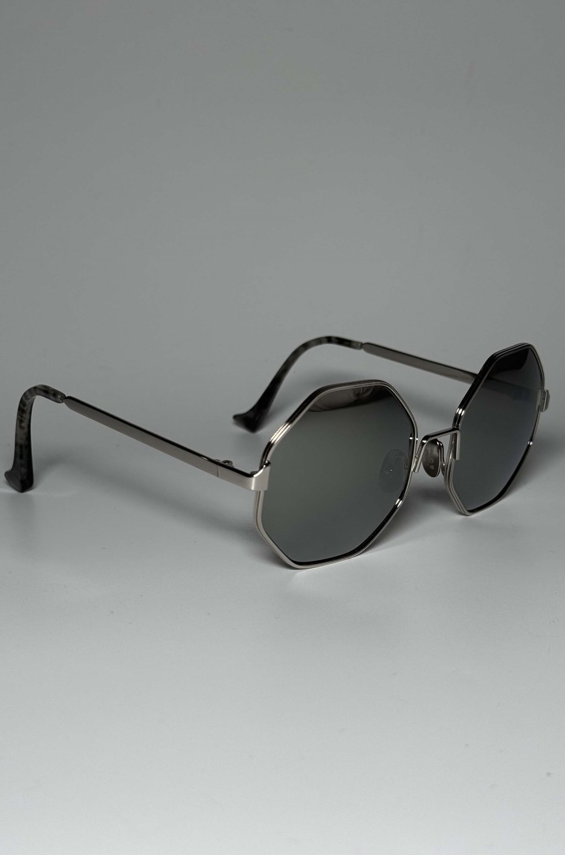 Cutler and Gross Sekizgen Çerçeveli Güneş Gözlüğü