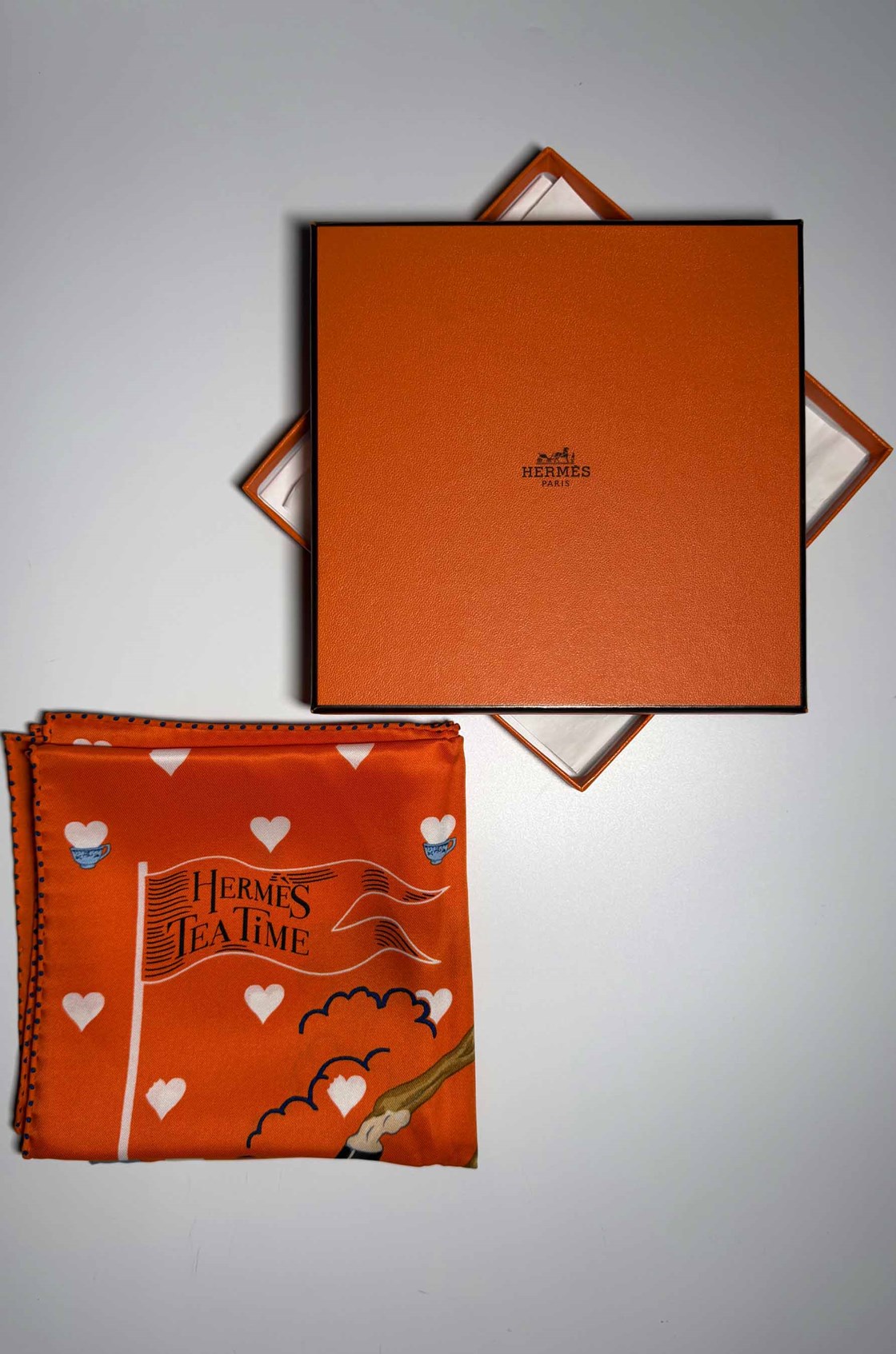 Hermès Tea Time Desenli Turuncu İpek Fular (66x66)