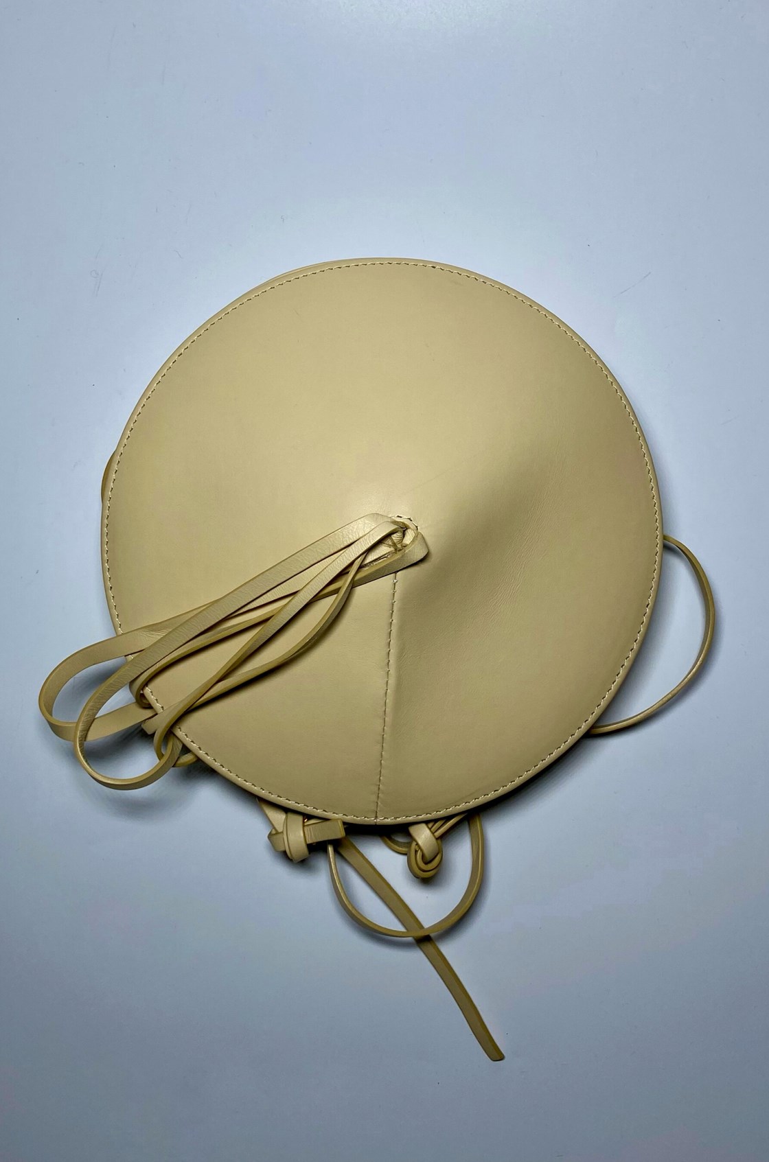 Neous Mercury Püsküllü Bej Yuvarlak Çanta