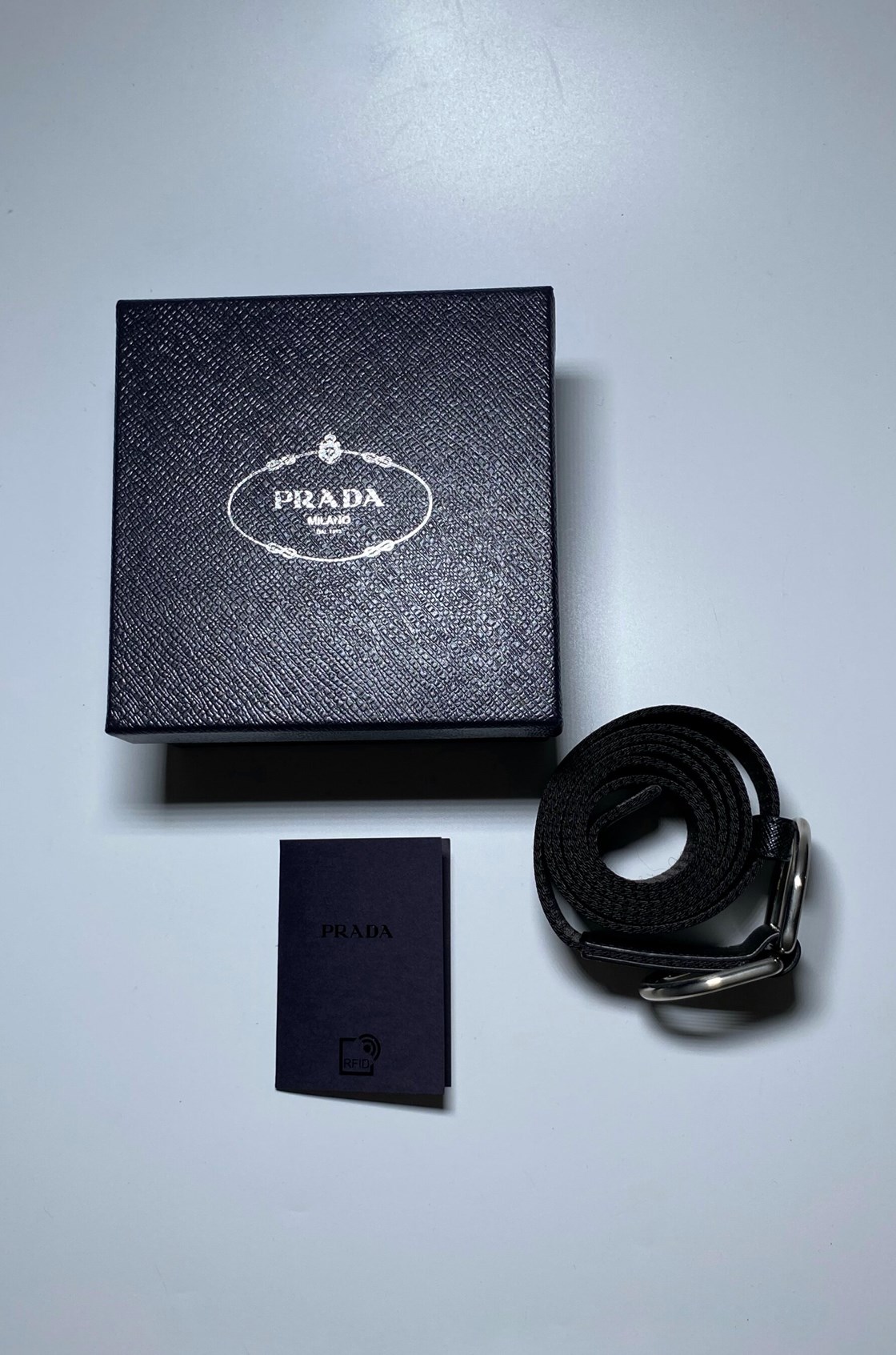 Prada Re-Nylon Saffiano Siyah Kemer (95 cm)
