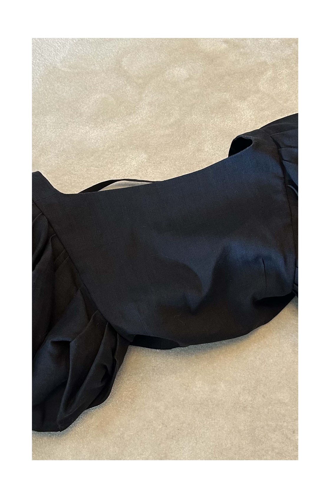 Jacquemus Balon Kollu Siyah Crop Üst