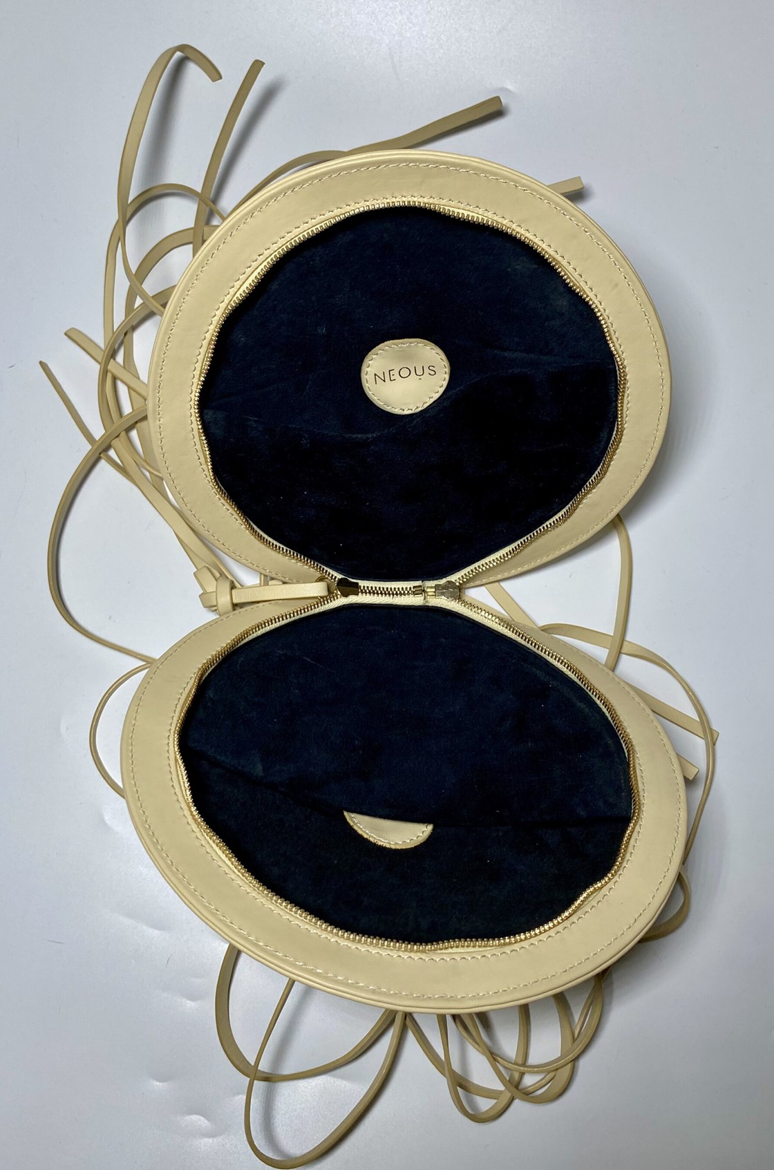 Neous Mercury Püsküllü Bej Yuvarlak Çanta