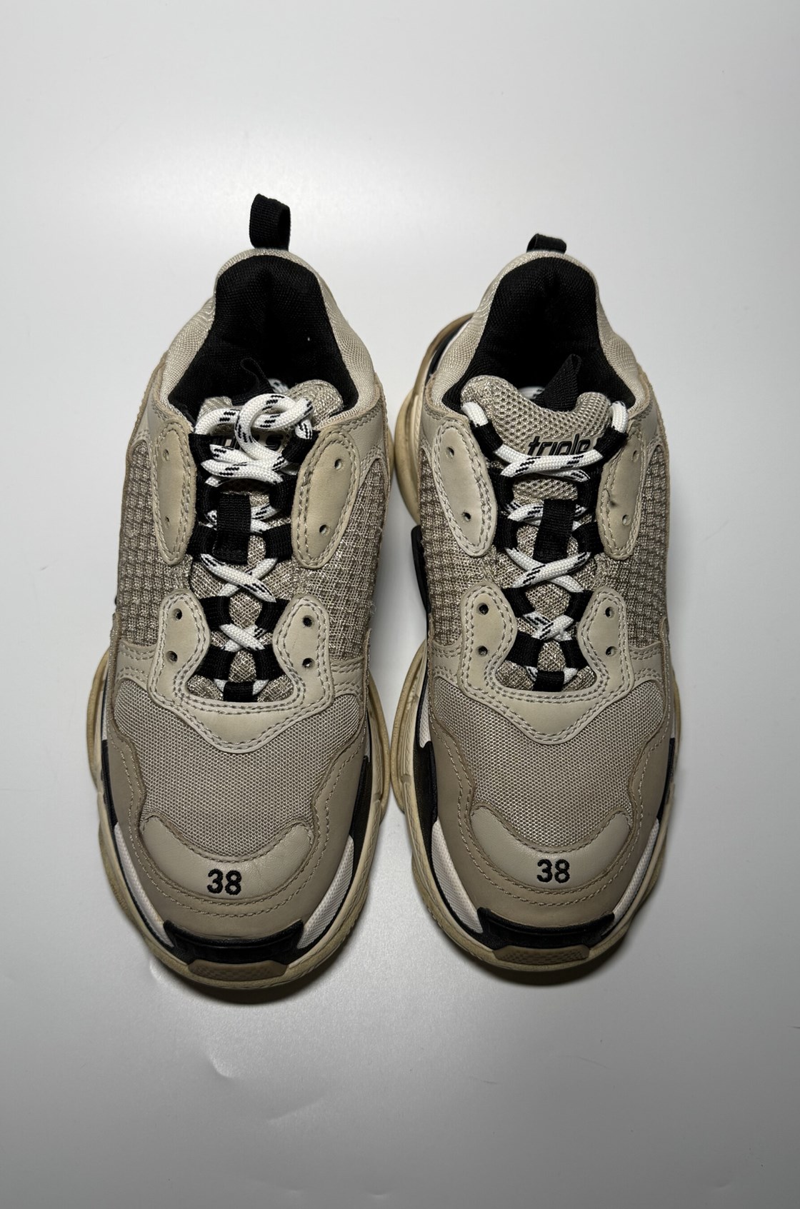Balenciaga Triple S Kalın Tabanlı Krem Sneaker (38)