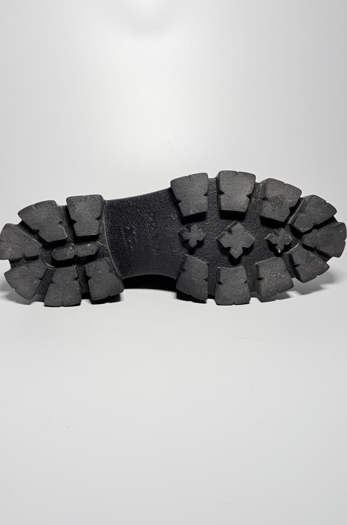 Prada Monolith Brushed Sivri Uçlu Siyah Loafer (39.5)