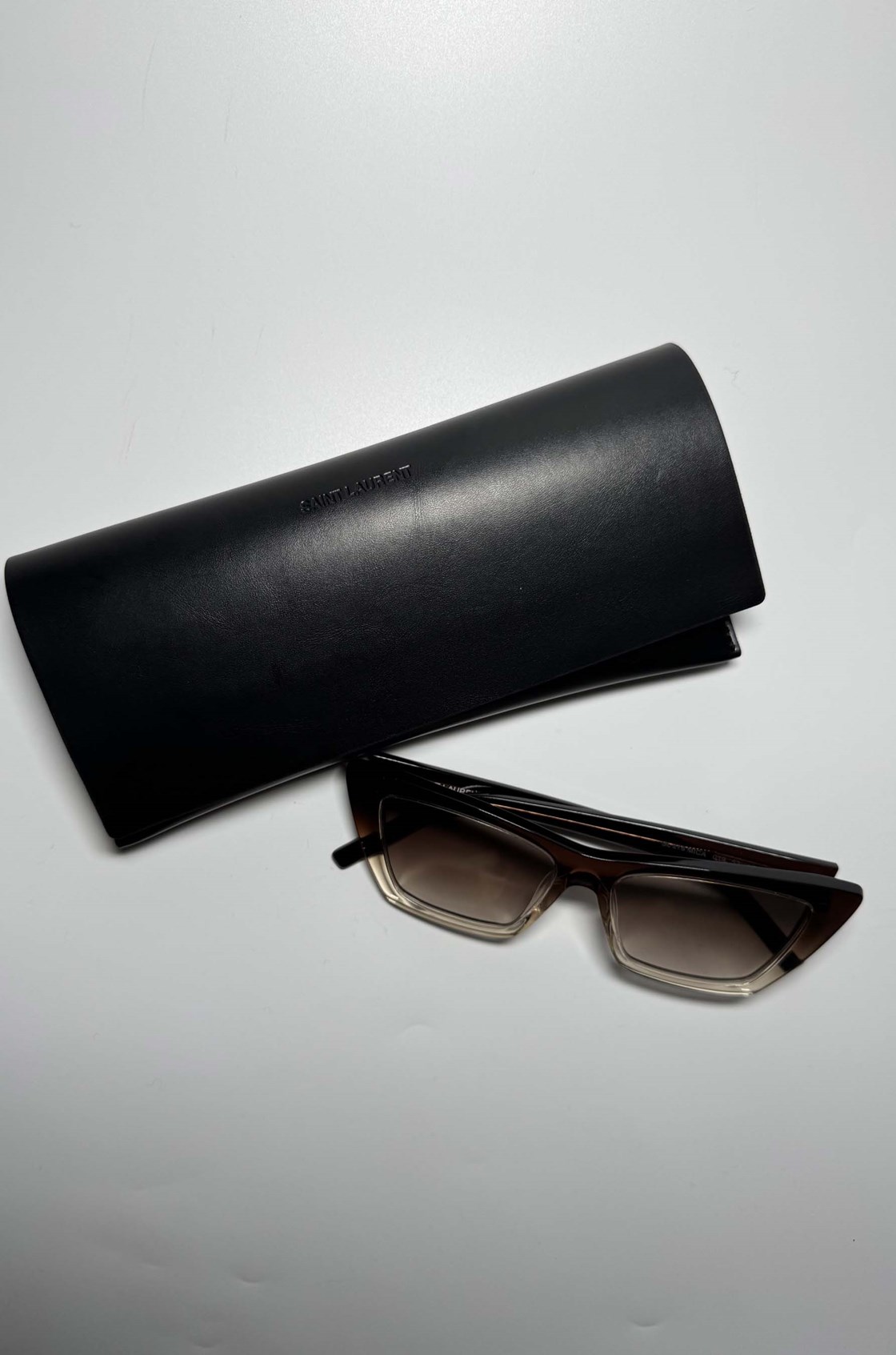 Yves Saint Laurent Degrade Renkli Çerçeveli Güneş Gözlüğü