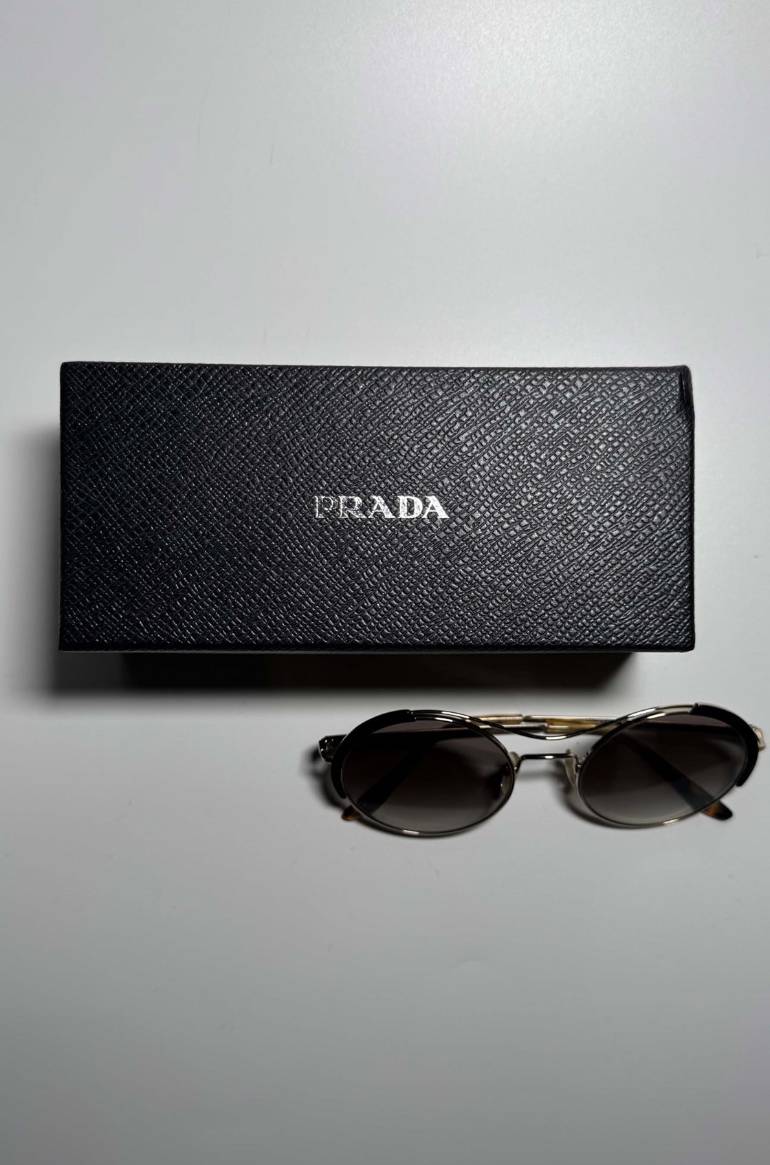 Prada Yuvarlak Çerçeveli Güneş Gözlüğü