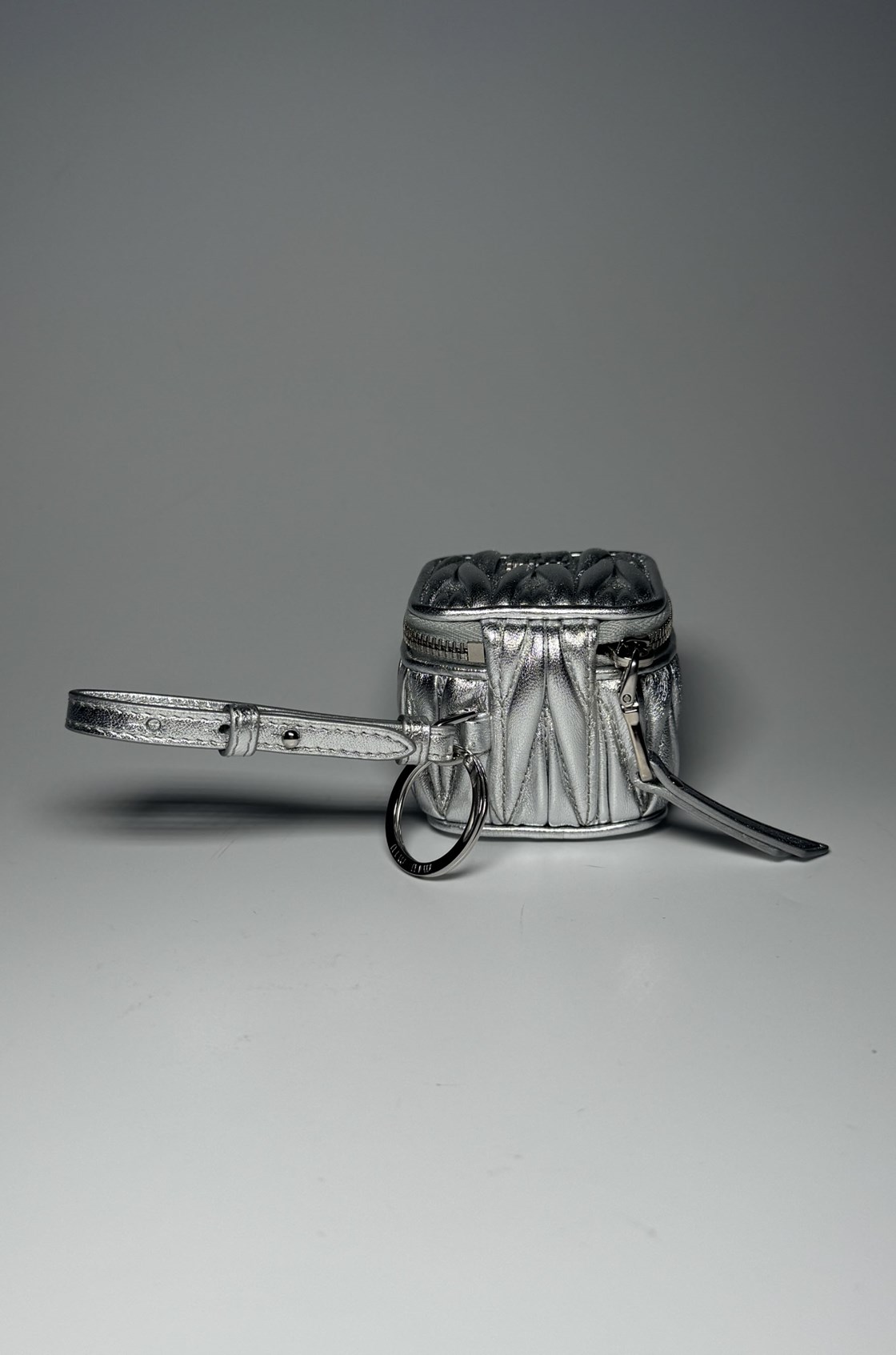 Miu Miu Matelassé Metalik Gri Extra Küçük Çanta 