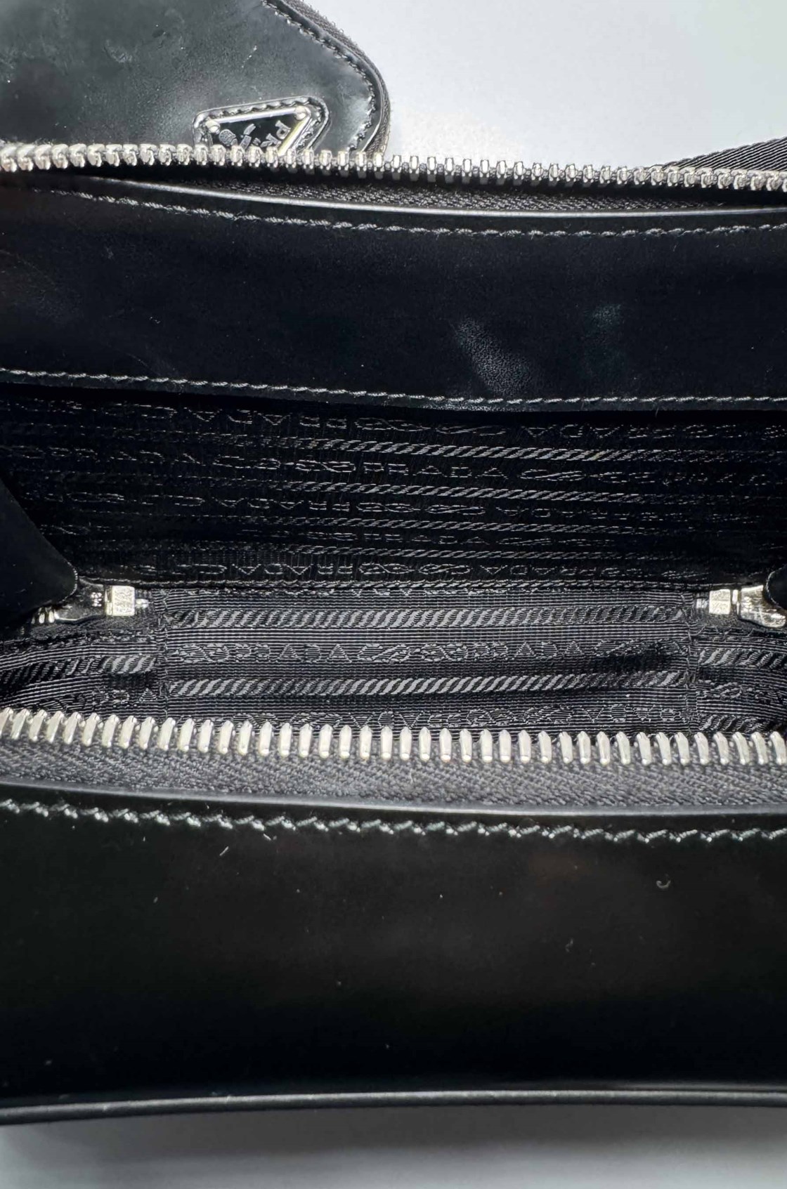 Prada Brique Küçük Çanta Detaylı Siyah Çanta