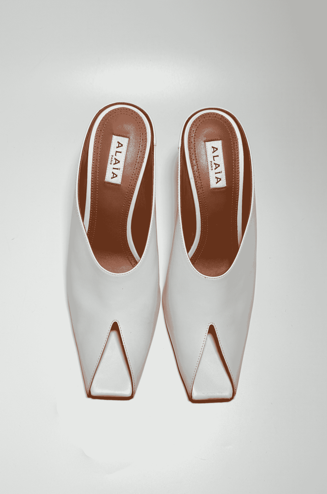Alaïa Shark Mules Beyaz Deri Önü Açık Topuklu Terlik (39)