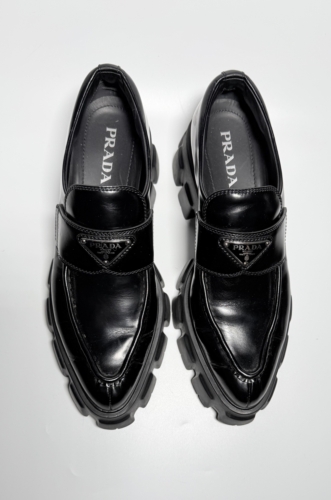 Prada Monolith Brushed Sivri Uçlu Siyah Loafer (39.5)