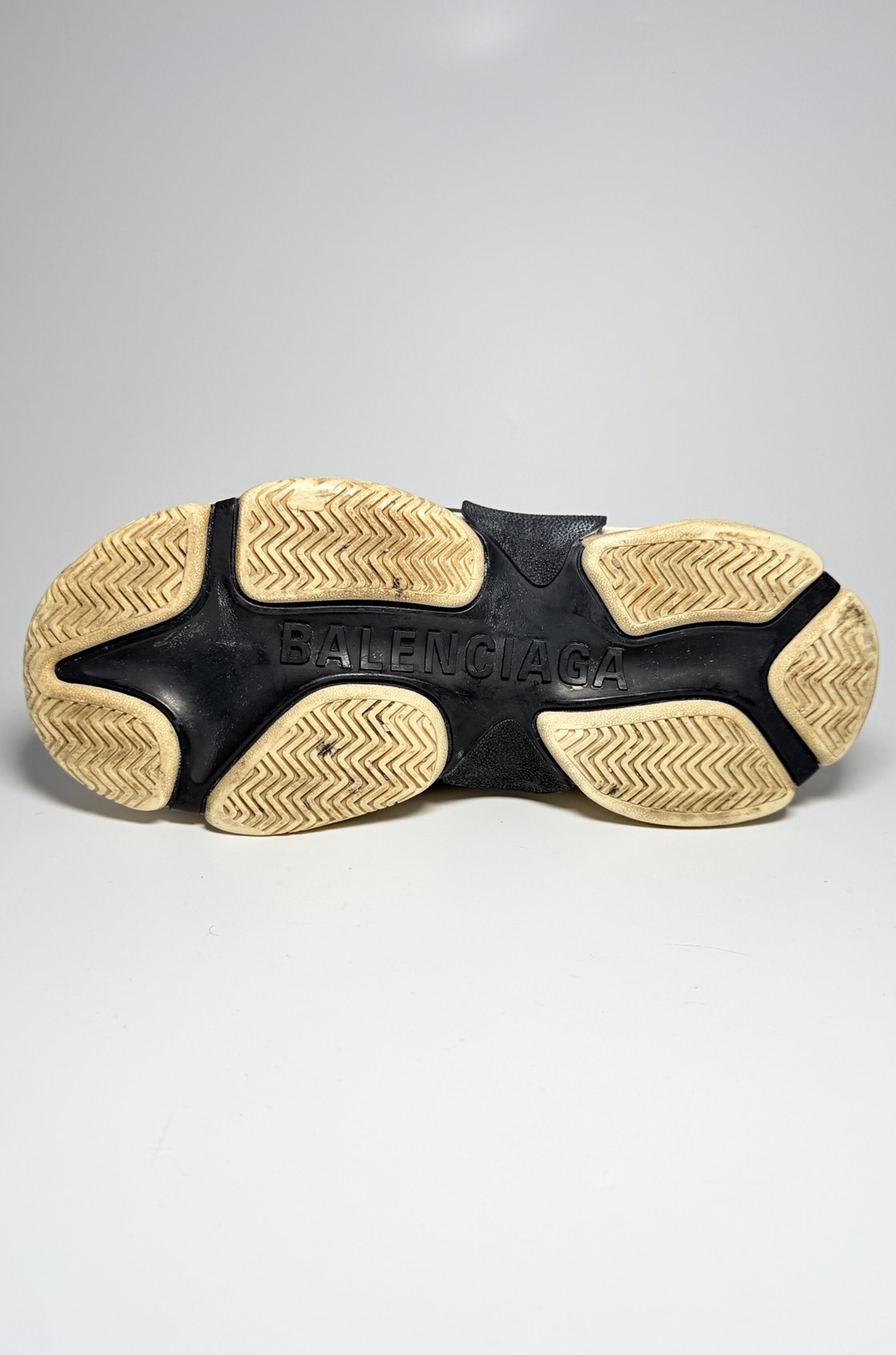 Balenciaga Triple S Kalın Tabanlı Krem Sneaker (38)