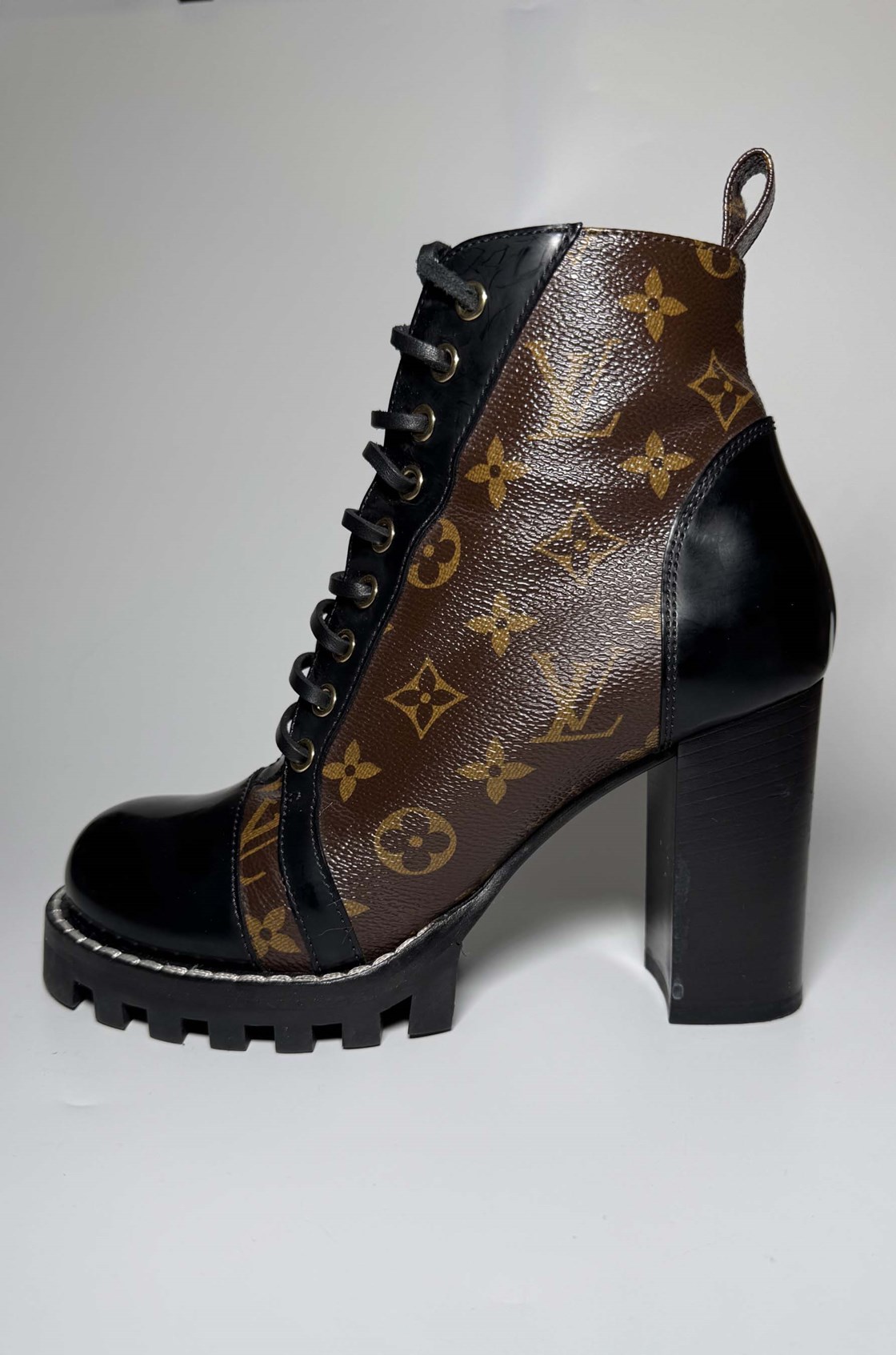 Louis Vuitton Star Trail Logolu Topuklu Bot (38)