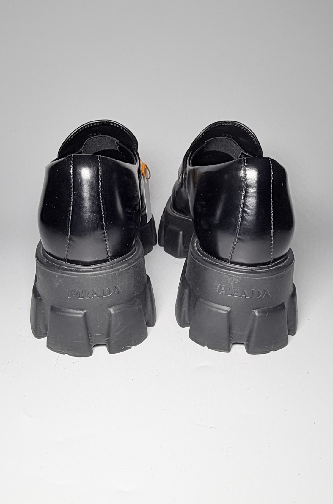Prada Monolith Brushed Sivri Uçlu Siyah Loafer (39.5)