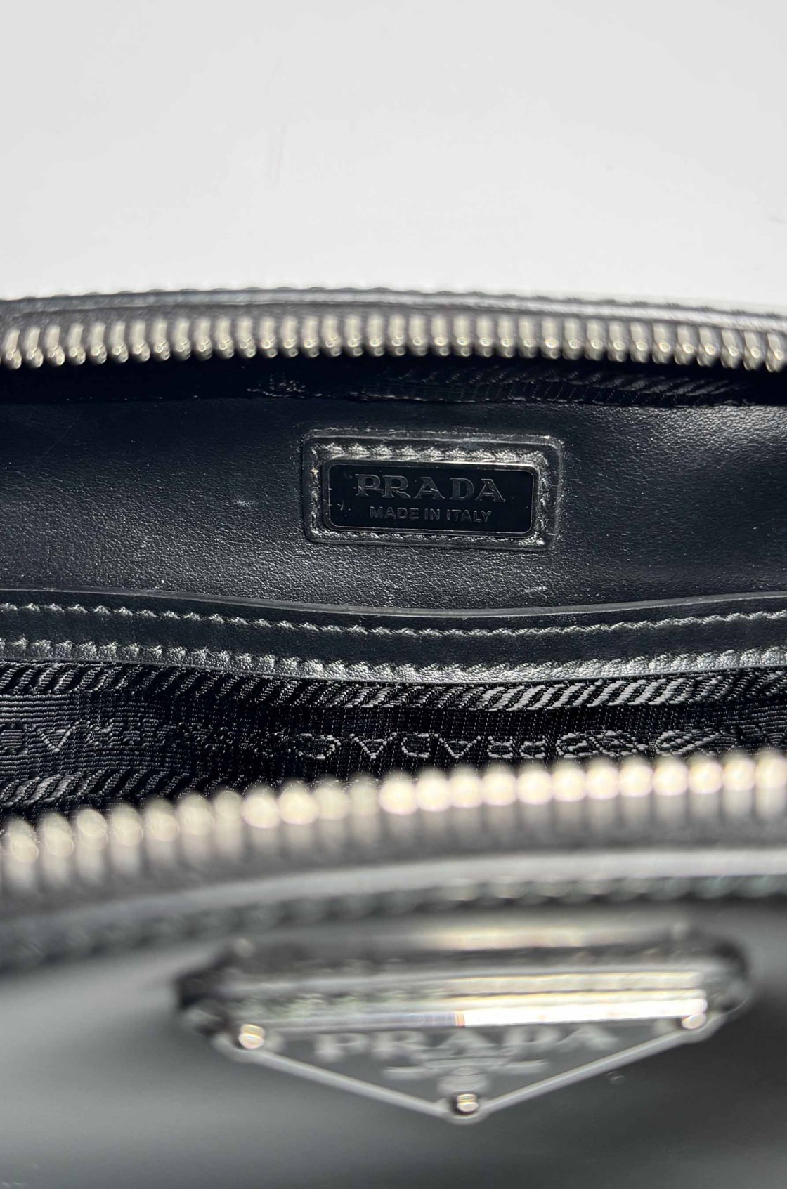 Prada Brique Küçük Çanta Detaylı Siyah Çanta