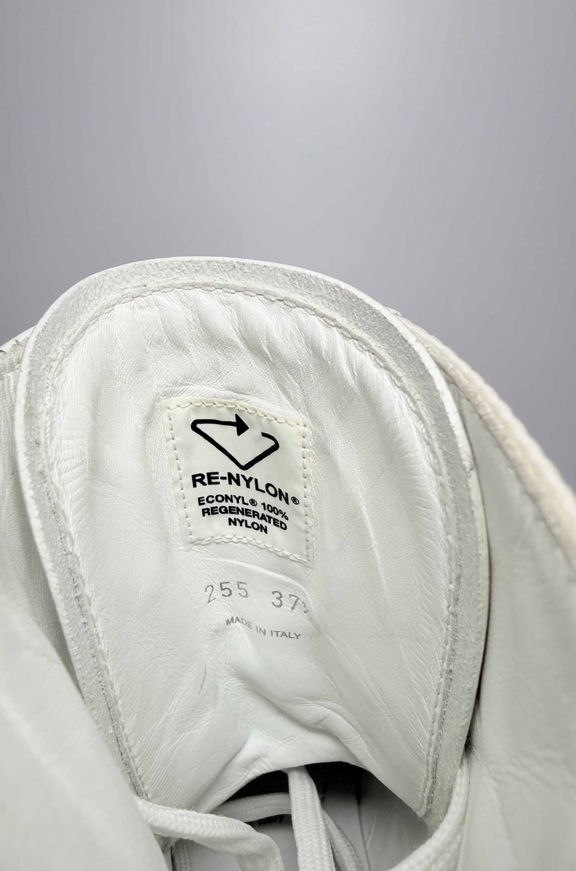 Prada Monolith Küçük Cüzdanlı Beyaz Bot (37.5)