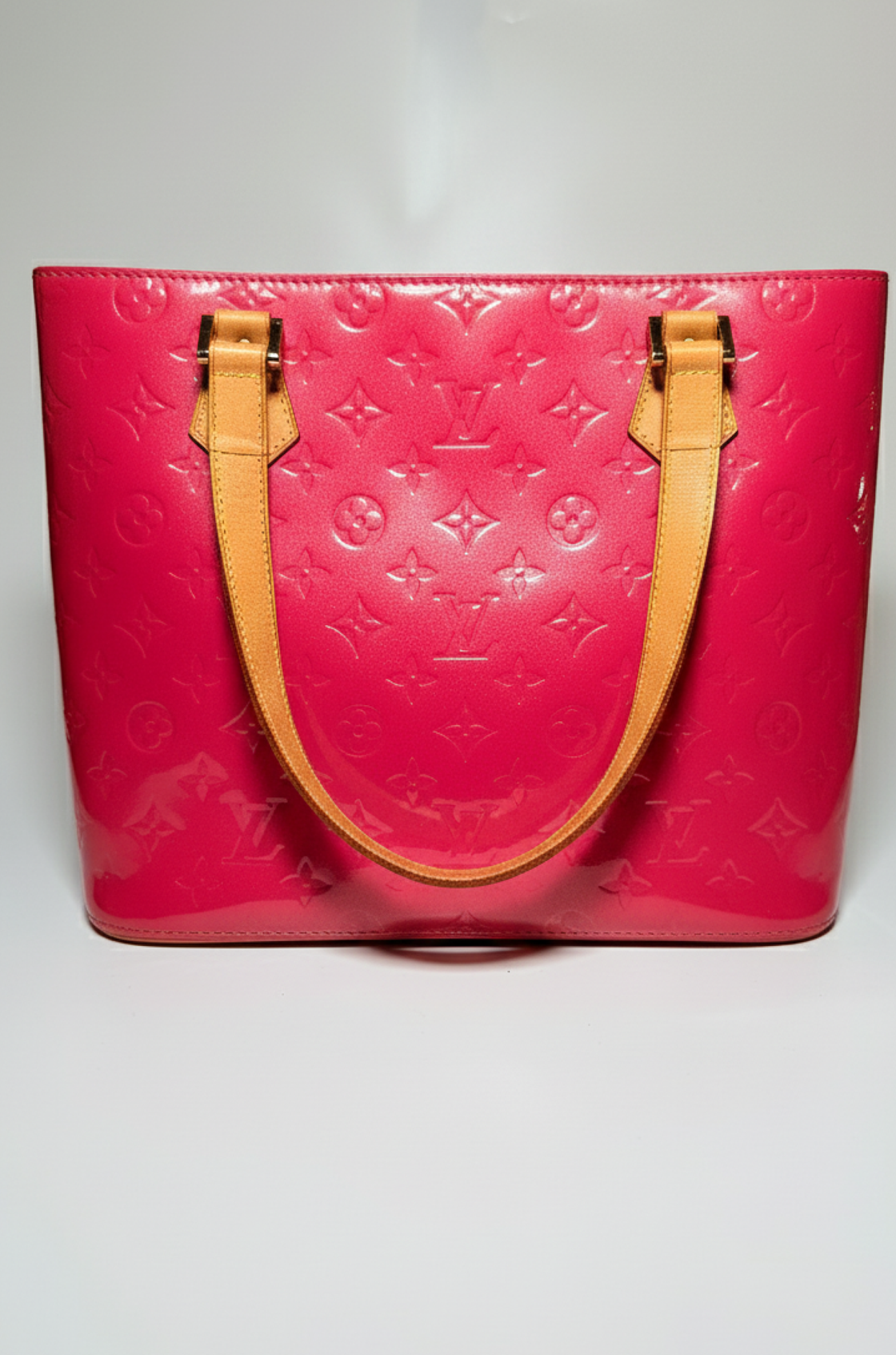 Louis Vuitton Parlak Logolu Pembe Omuz Çantası