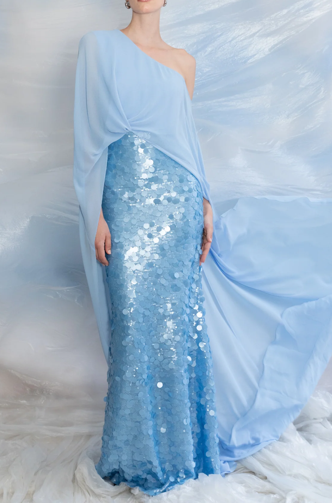 Nicole Payetli Pelerinli Şifon Mavi Uzun Elbise