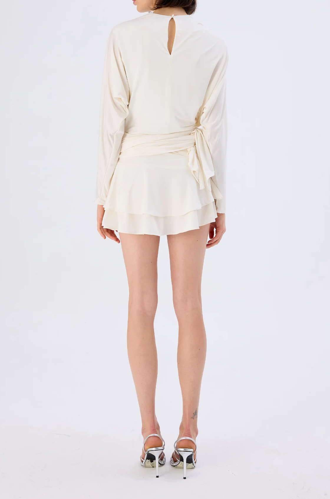 Janis Vatkalı Uzun Kollu Asimetrik Kuşaklı Ekru Mini Elbise