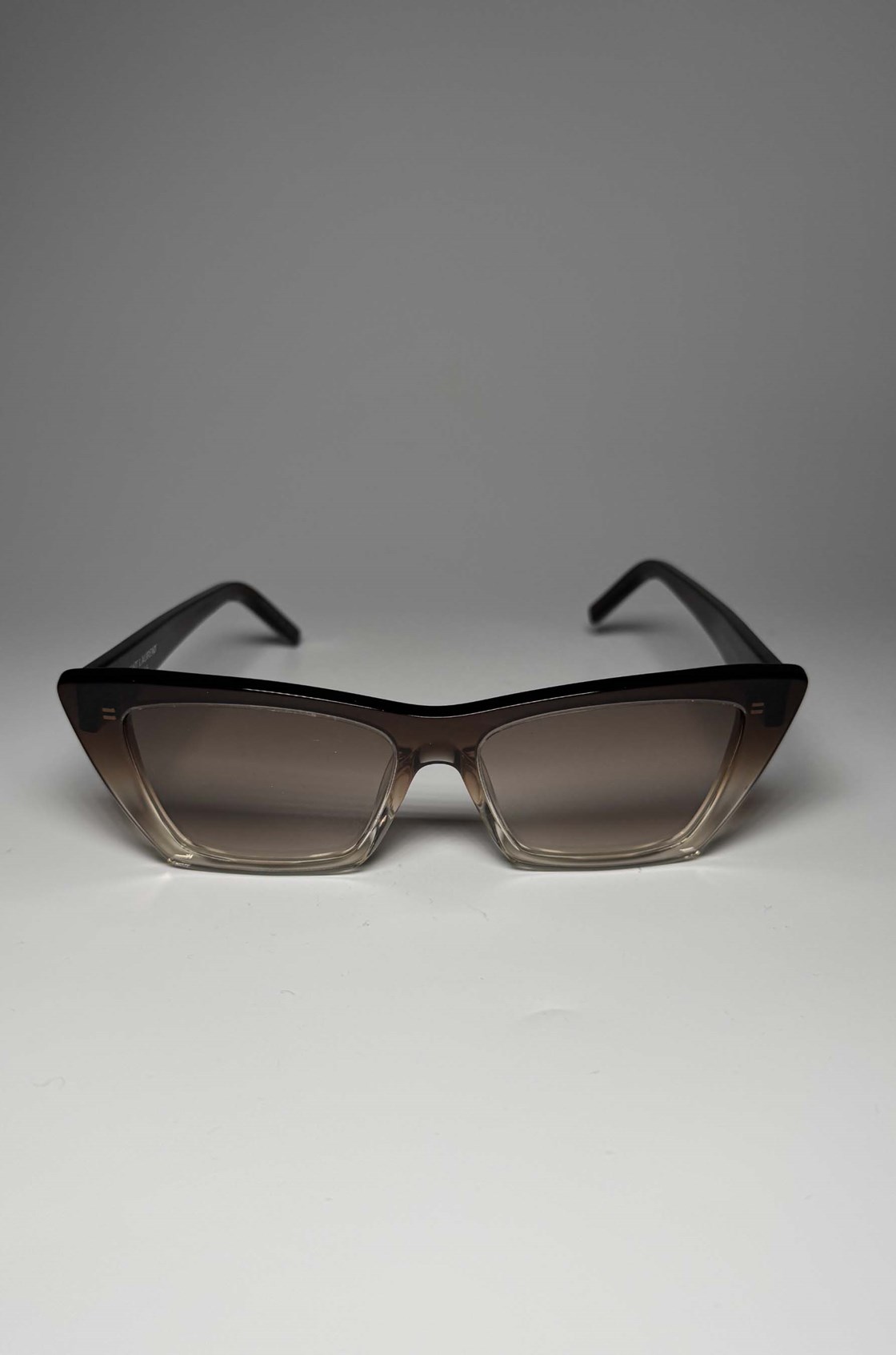 Yves Saint Laurent Degrade Renkli Çerçeveli Güneş Gözlüğü