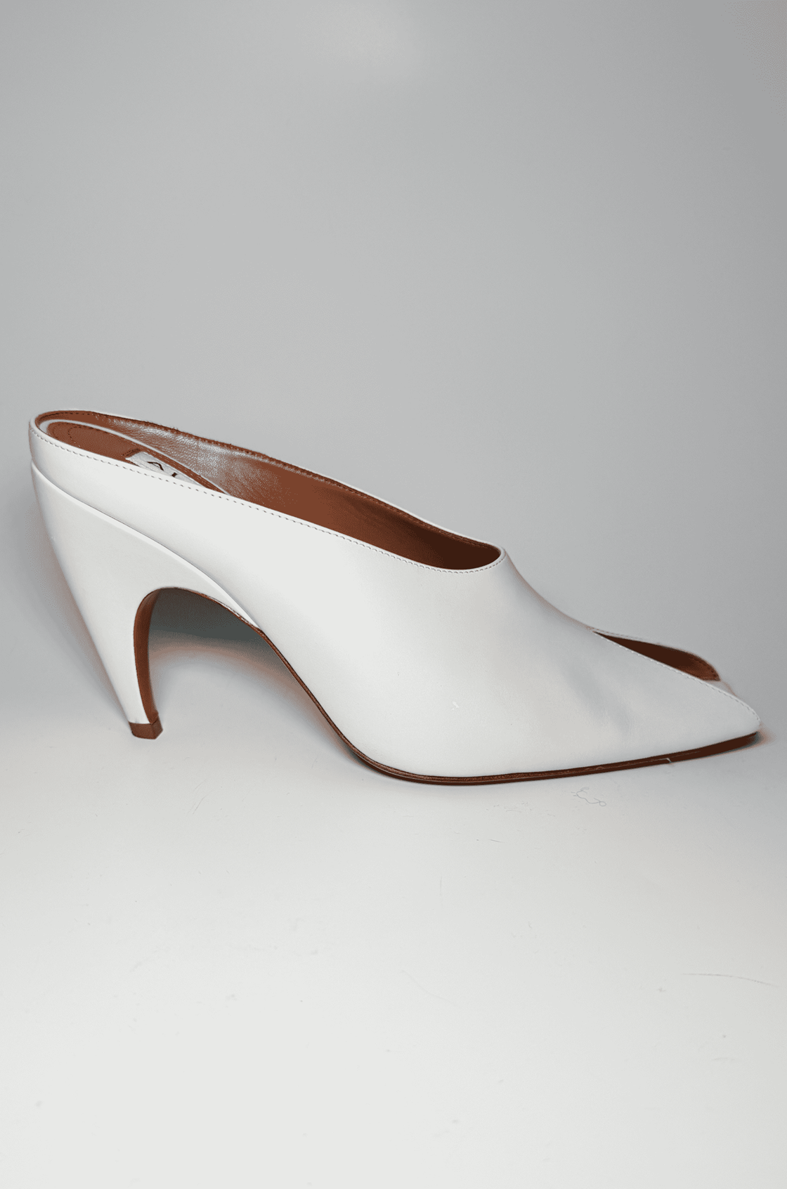 Alaïa Shark Mules Beyaz Deri Önü Açık Topuklu Terlik (39)