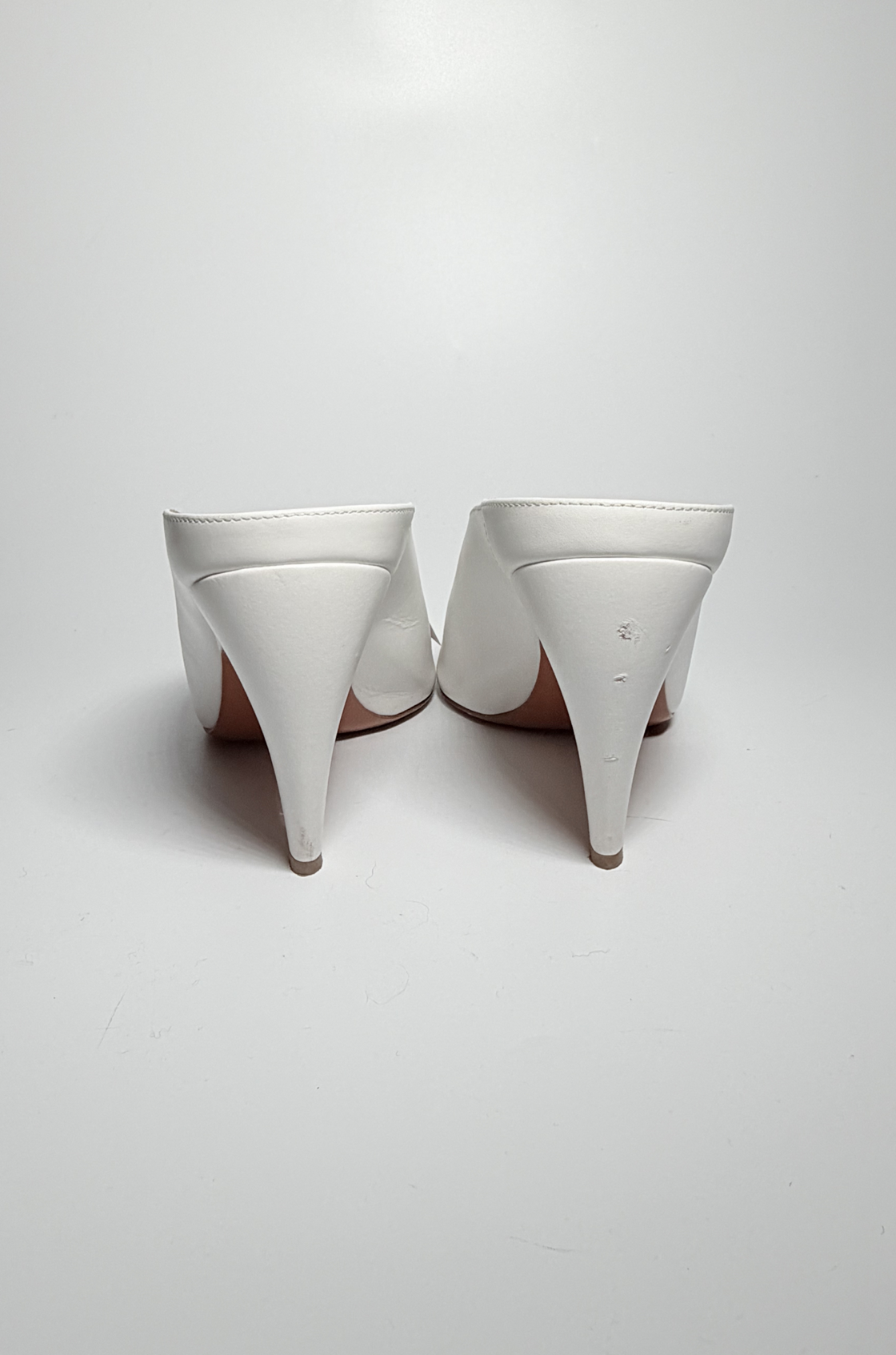 Alaïa Shark Mules Beyaz Deri Önü Açık Topuklu Terlik (39)