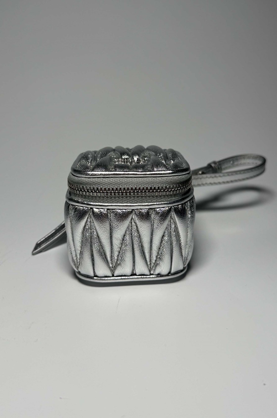 Miu Miu Matelassé Metalik Gri Extra Küçük Çanta 