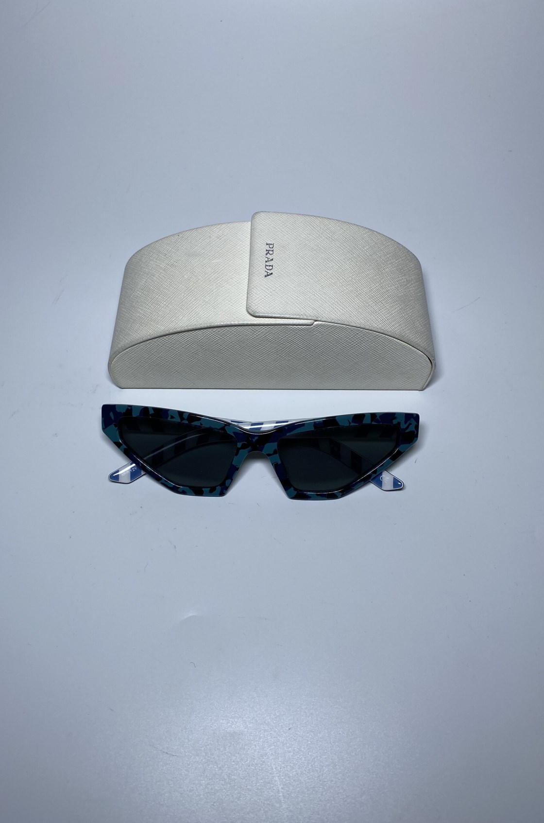 Prada Disguise Camouflage Desenli Mavi Cat Eye Güneş Gözlüğü
