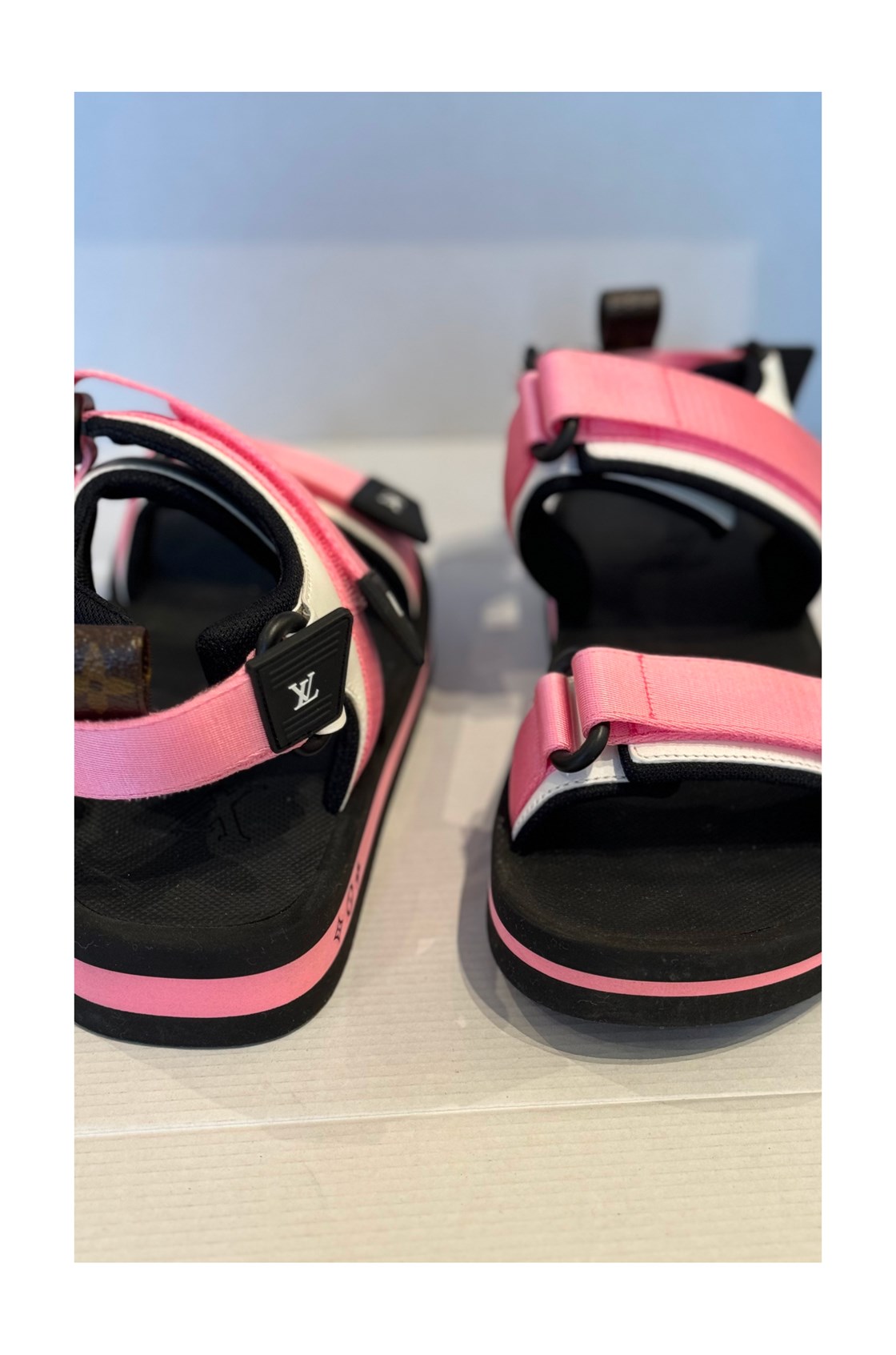 Louis Vuitton Pembe Siyah Sandalet