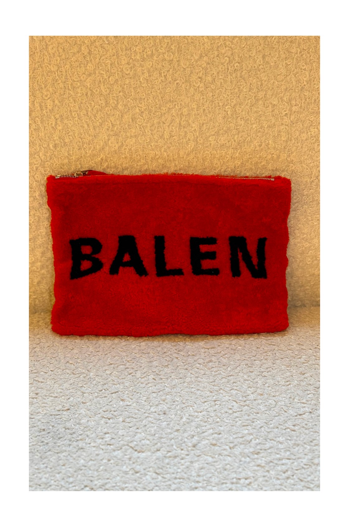 Balenciaga Kırmızı Tüylü Clutch Çanta