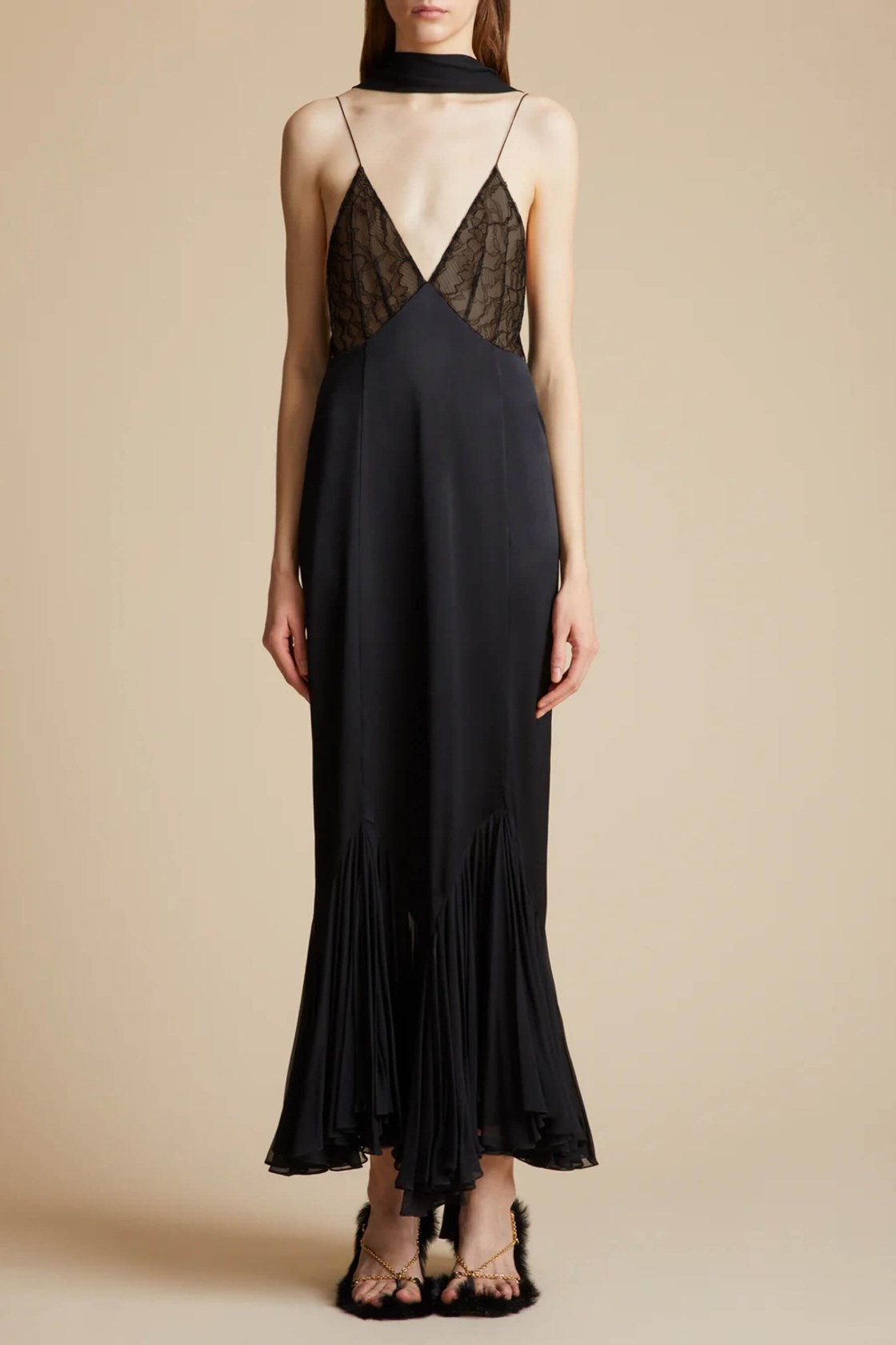 Candita Volanlı Dantel İşlemeli Siyah Midi Elbise